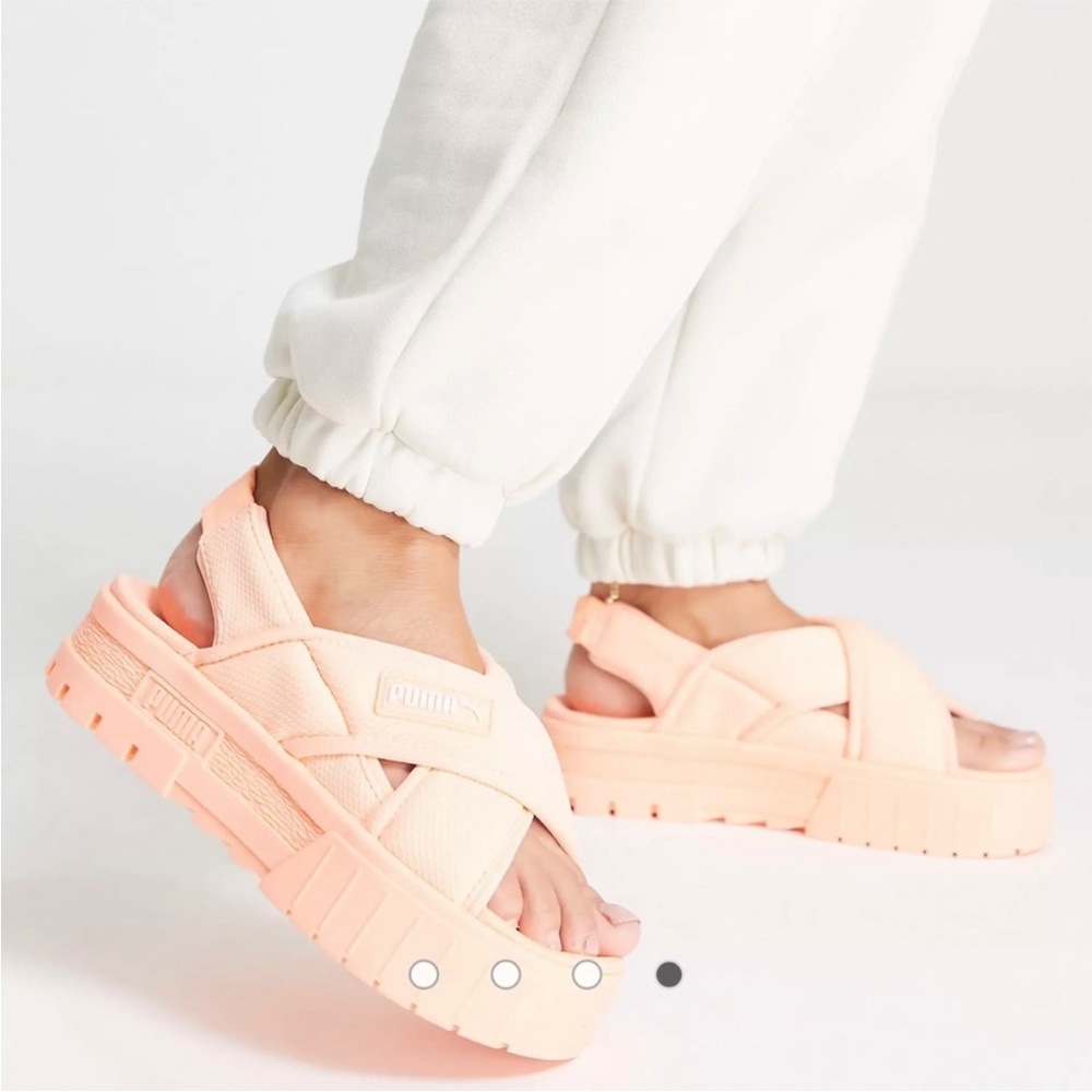 Puma Women’s Mayze Sandel! (Size 6)